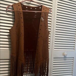 # 0646+ Women Brown Fringe Vest with Cutout Design & WHT Patch